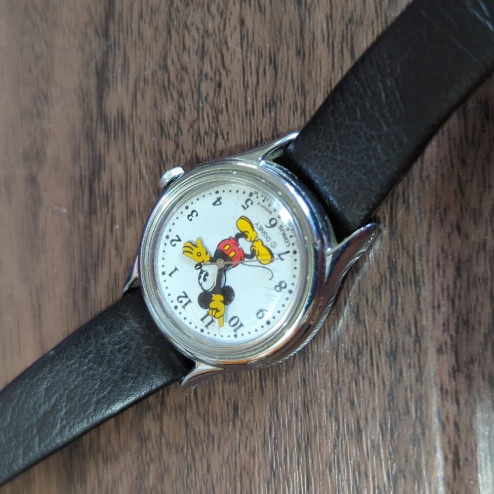 Vintage Disney Mickey Lorus Watch - Picture 3 of 11